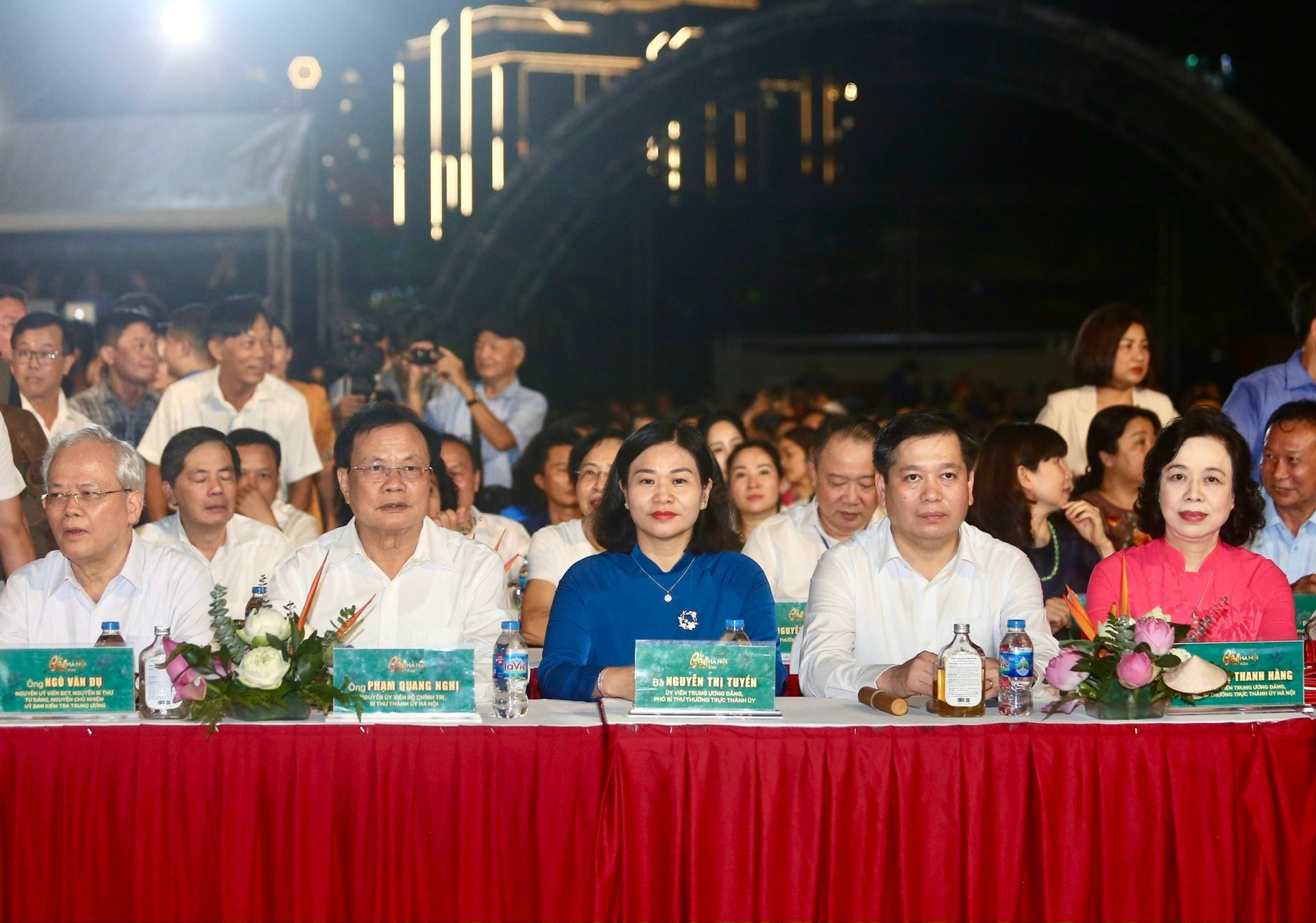 NSƯT Hương Giang ra mắt MV "Tình Sen"