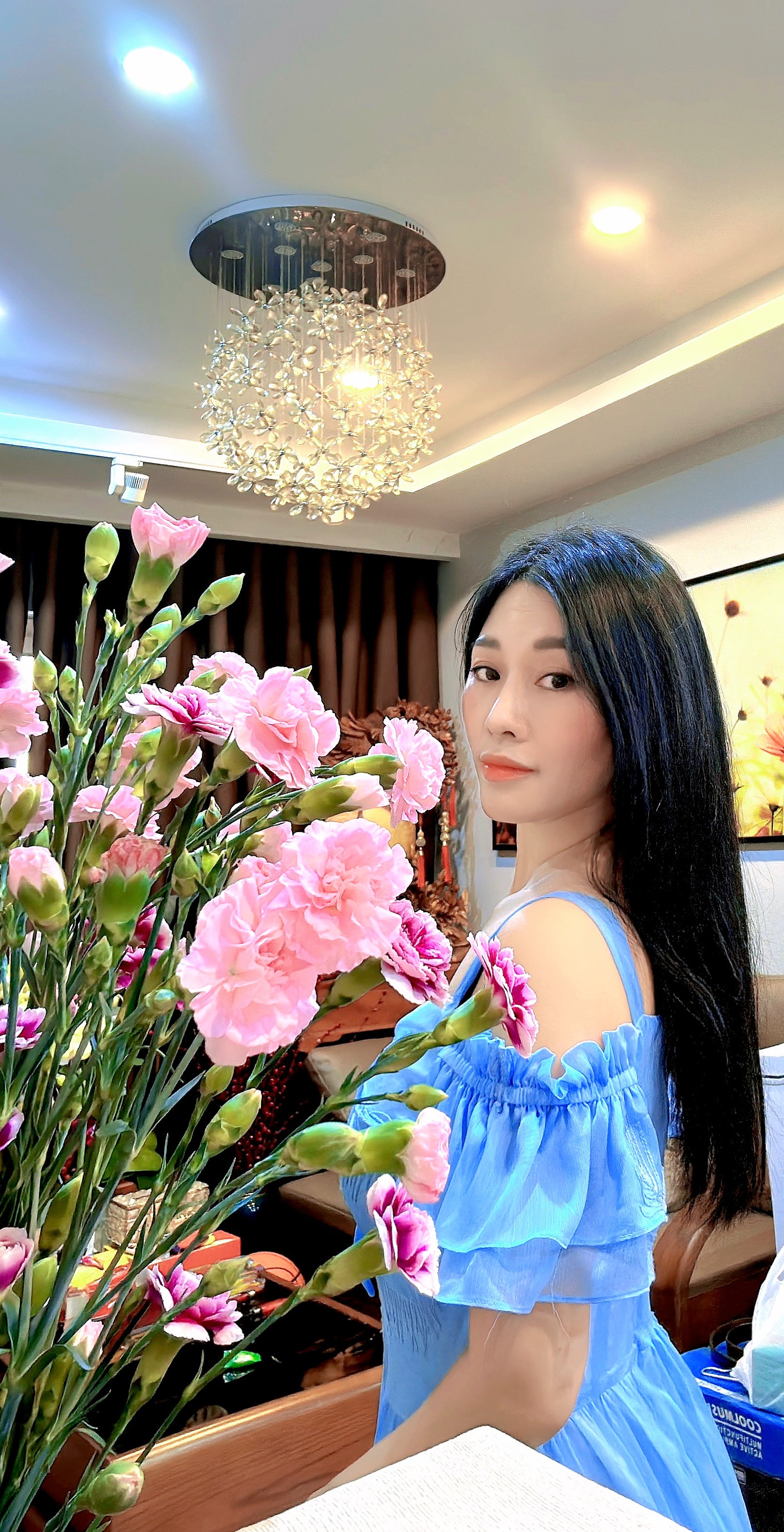 Em bên hoa