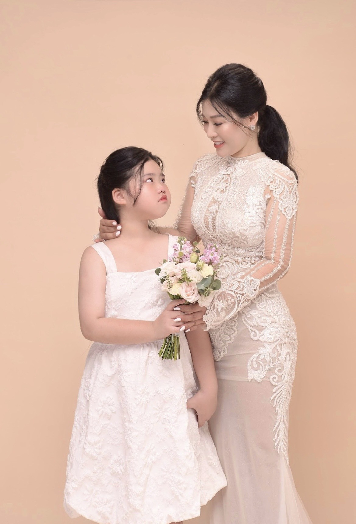 Mẹ và em