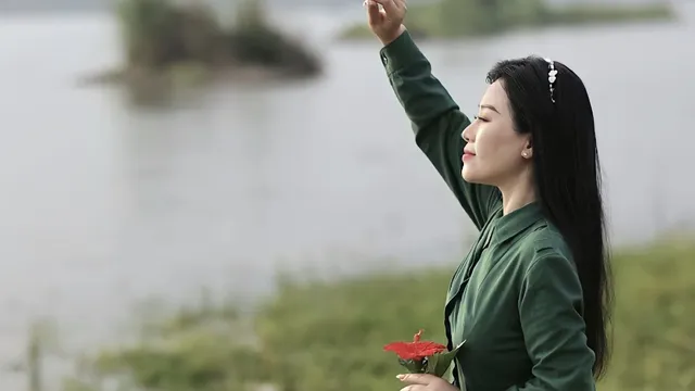 NSƯT Hương Giang ra mắt MV Nghệ thuật “Lời Bác dặn trước lúc đi xa”